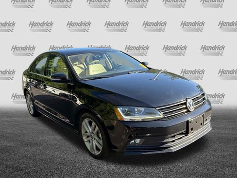 Used 2017 Volkswagen Jetta SEL FWD image 2