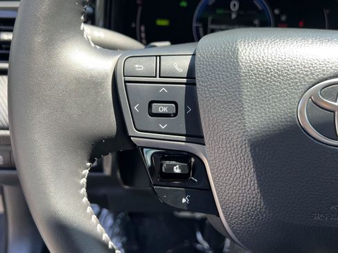 Used 2026 Toyota Camry SE FWD image 32