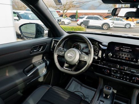 New 2025 Nissan Pathfinder Rock Creek image 11