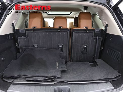 Used 2024 Nissan Pathfinder Platinum w/ Black Appearance Package AWD/4WD image 9
