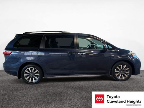 Used 2018 Toyota Sienna XLE w/ XLE Navigation Package AWD/4WD image 6