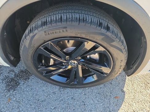 Used 2023 Volkswagen Tiguan SE R-Line image 10