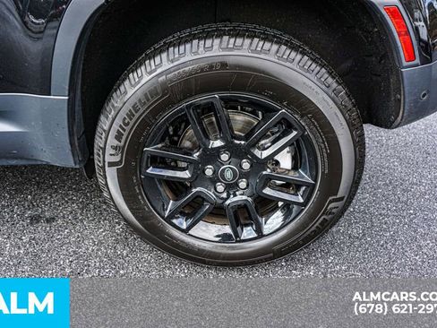 Used 2025 Land Rover Defender 110 S image 17