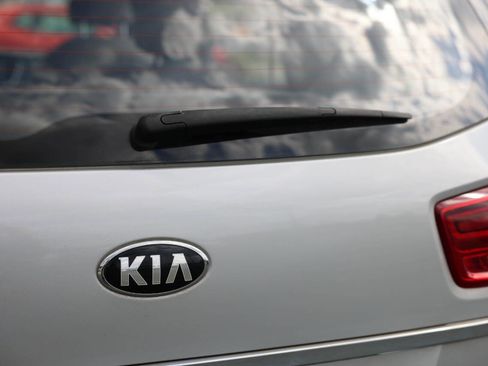 Used 2019 Kia Sedona L FWD image 29