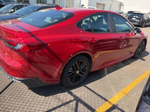 Used 2025 Toyota Camry SE FWD image 4