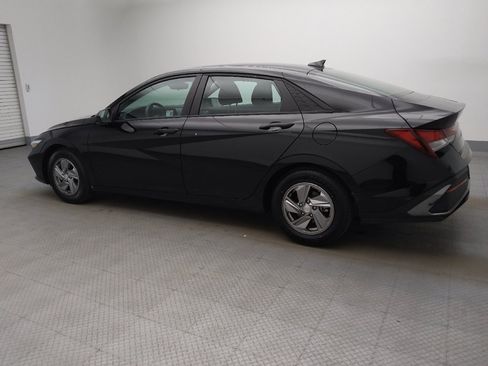 Used 2025 Hyundai Elantra SE FWD image 3