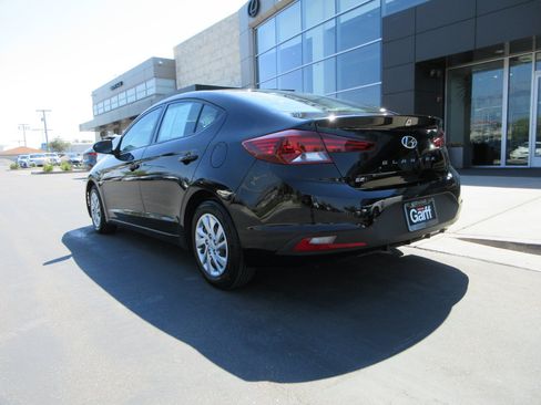 Used 2019 Hyundai Elantra SE w/ Cargo Package FWD image 5