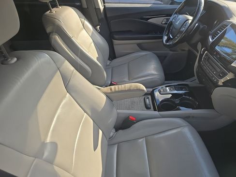Used 2018 Honda Pilot Touring image 12