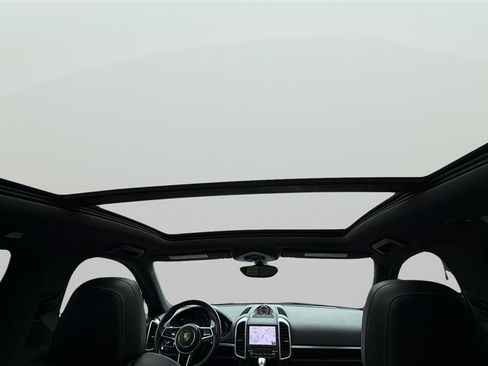 Used 2017 Porsche Cayenne image 24