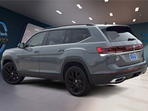 Certified 2025 Volkswagen Atlas SE image 5