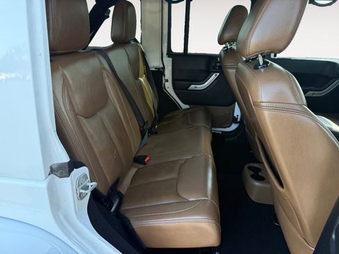 Used 2014 Jeep Wrangler Unlimited Sahara AWD/4WD image 18