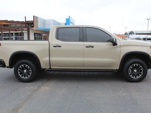 Used 2022 Chevrolet Silverado 1500 ZR2 w/ Technology Package AWD/4WD image 2
