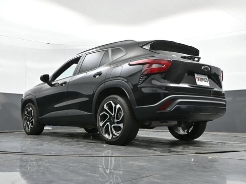 Used 2025 Chevrolet Trax RS w/ Sunroof Package FWD image 46