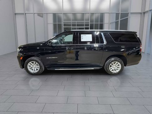 Used 2023 Chevrolet Suburban LT w/ Luxury Package image 5