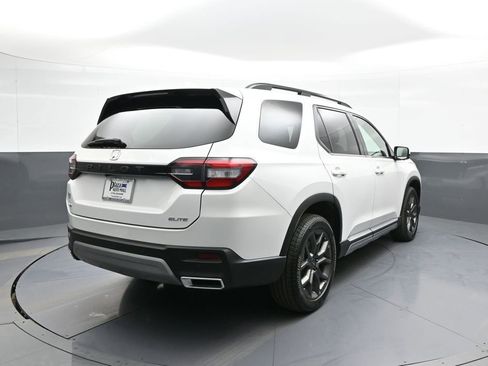 Used 2024 Honda Pilot Elite image 6