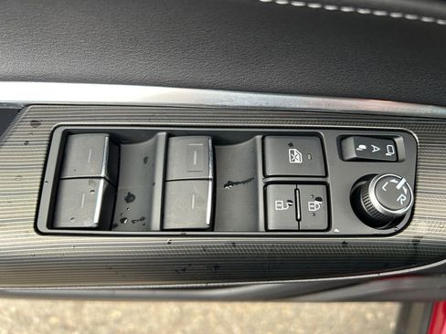 Used 2021 Toyota Venza XLE w/ Softex Package image 23