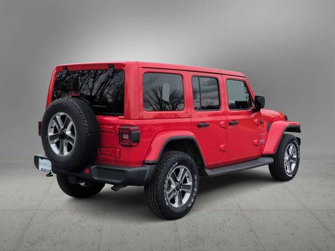 Used 2018 Jeep Wrangler Unlimited Sahara AWD/4WD image 8