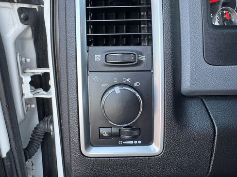 Used 2019 RAM 1500 Classic SLT image 16