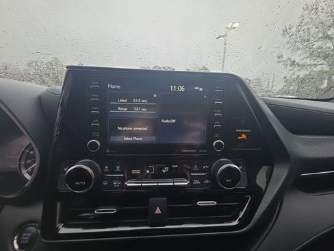 Used 2022 Toyota Highlander XSE image 10