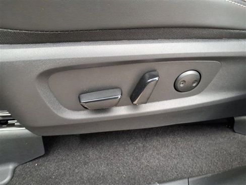 New 2026 Nissan Pathfinder SL image 25