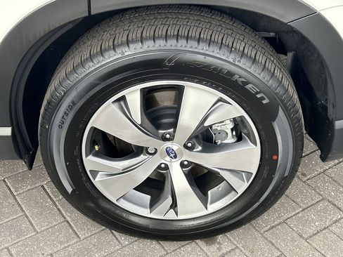 Certified 2025 Subaru Ascent Premium w/ Premium Package image 32