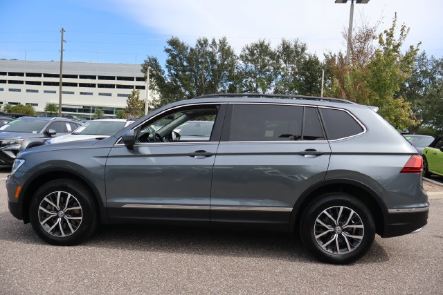 Certified 2020 Volkswagen Tiguan SE w/ Panoramic Sunroof Package AWD/4WD image 5