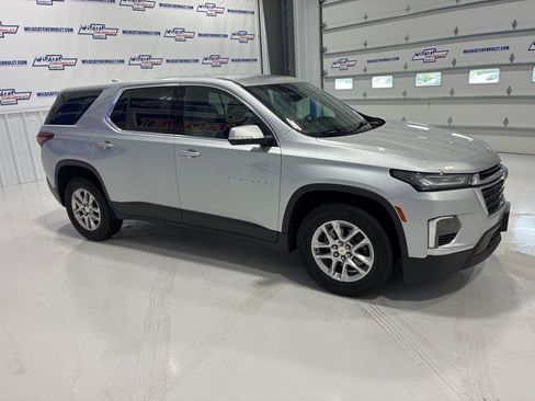Used 2022 Chevrolet Traverse LS image 9