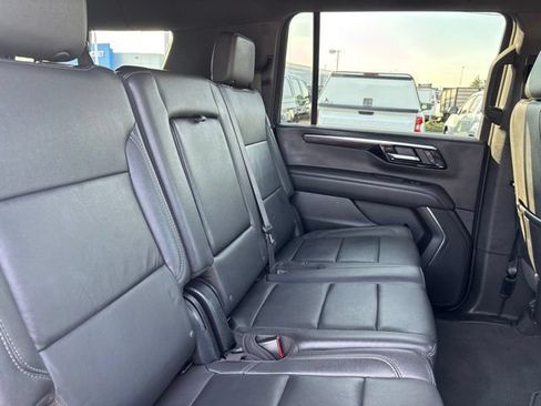 Used 2025 Chevrolet Suburban Z71 AWD/4WD image 29