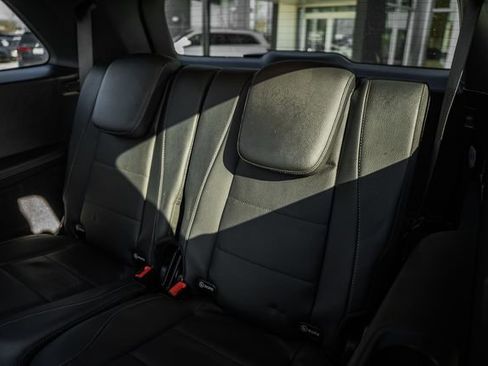 Certified 2025 Mercedes-Benz GLS 450 4MATIC image 36