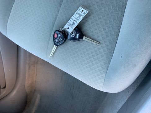 Used 2009 Toyota Camry LE FWD image 18
