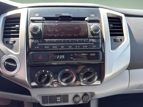Used 2012 Toyota Tacoma 4x4 Access Cab V6 w/ TRD Sport Pkg image 25