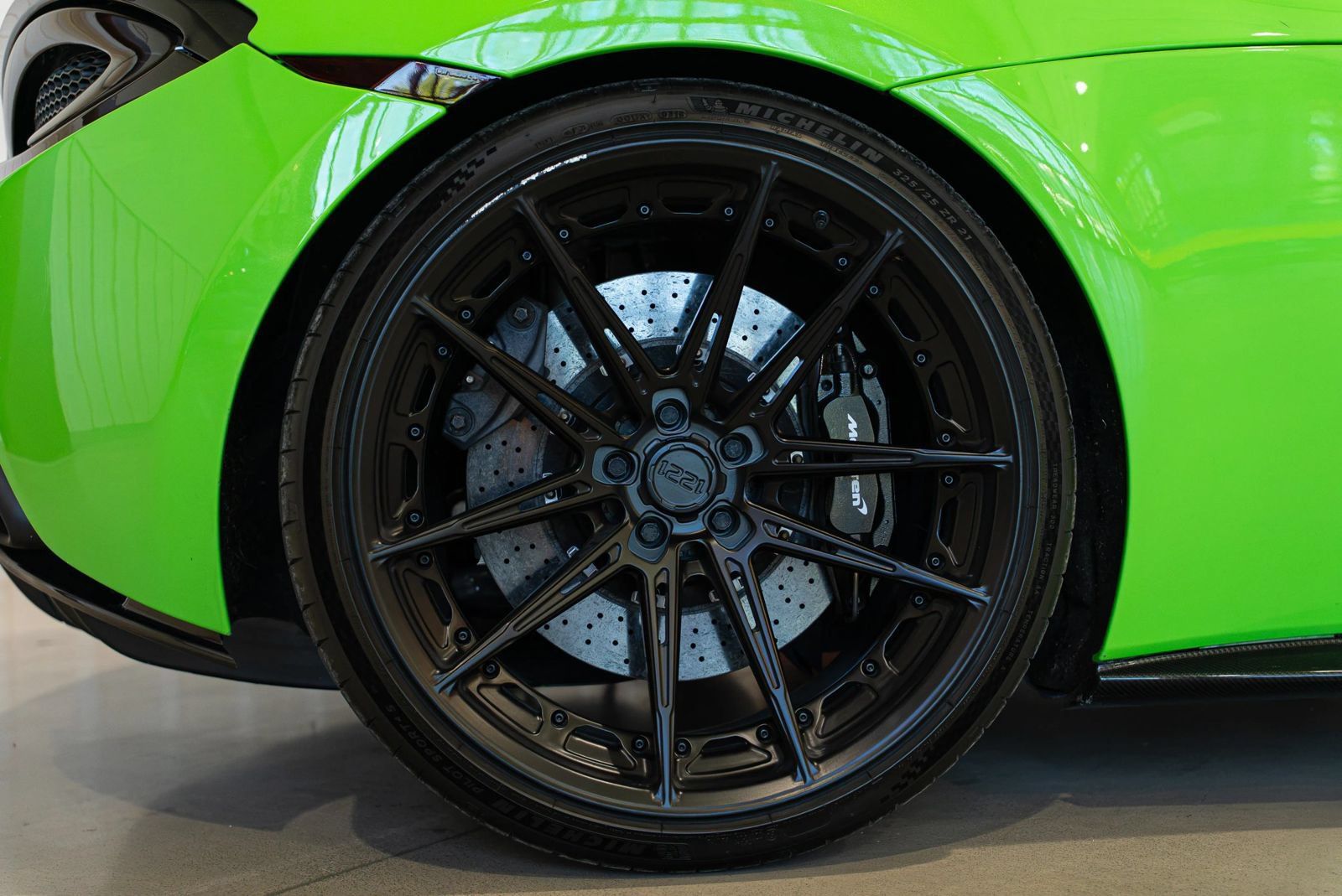 Used 2016 McLaren 570S Coupe RWD image 14