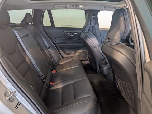 Used 2025 Volvo V60 B5 Cross Country Plus image 25