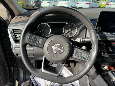 Used 2023 Nissan Rogue SV w/ SV Premium Package image 6