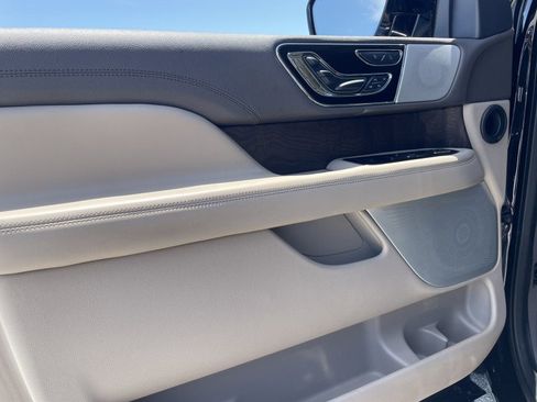 Used 2022 Lincoln Navigator L Reserve RWD image 35