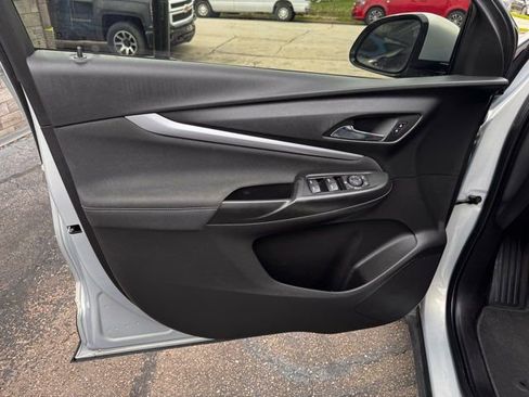 Used 2023 Chevrolet Bolt EUV LT image 10