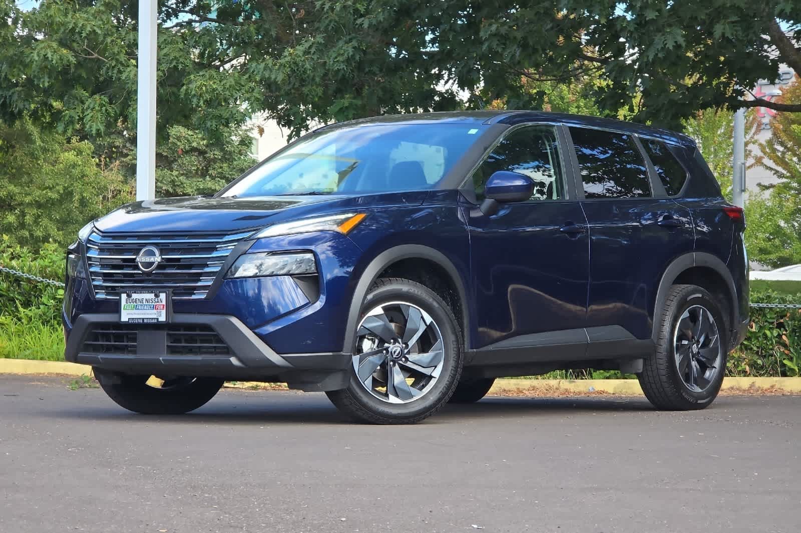 Used 2025 Nissan Rogue SV AWD/4WD image 1