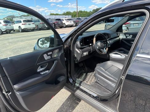 Used 2023 Mercedes-Benz GLS 450 4MATIC image 10