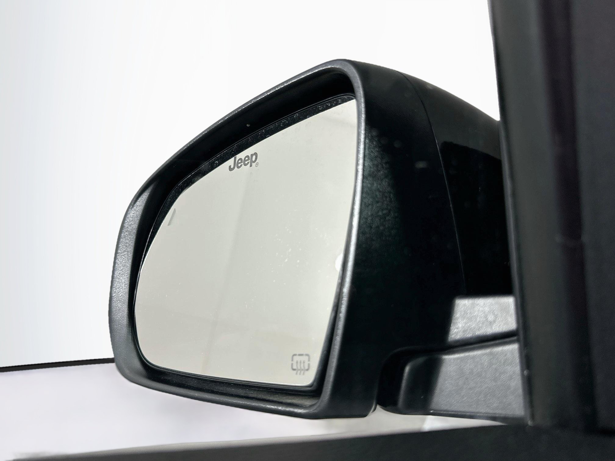 Used 2025 Jeep Compass Trailhawk AWD/4WD image 16