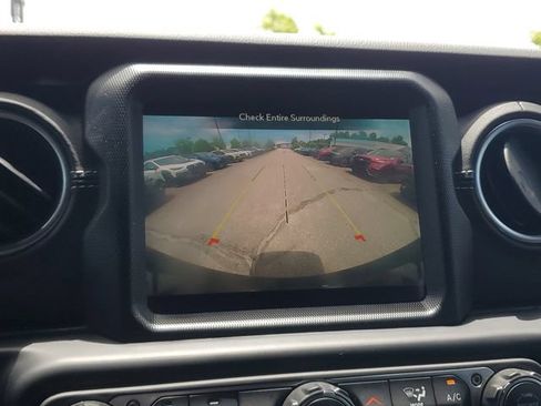 Used 2023 Jeep Wrangler Unlimited Sahara w/ Cold Weather Group AWD/4WD image 27