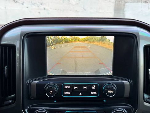 Used 2015 Chevrolet Silverado 1500 High Country w/ High Country Premium Package AWD/4WD image 38