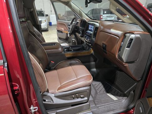 Used 2018 Chevrolet Silverado 1500 High Country image 38