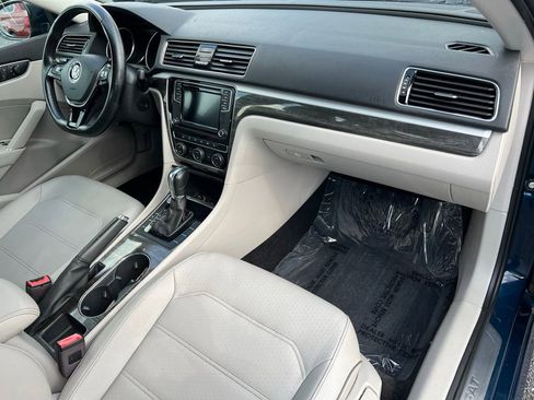 Used 2018 Volkswagen Passat 2.0T SE FWD image 28