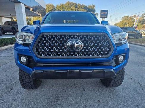 Used 2018 Toyota Tacoma SR5 AWD/4WD image 9