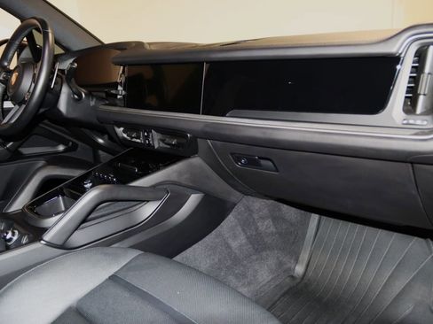 Used 2024 Porsche Cayenne image 71
