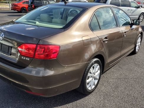 Used 2012 Volkswagen Jetta SE FWD image 4