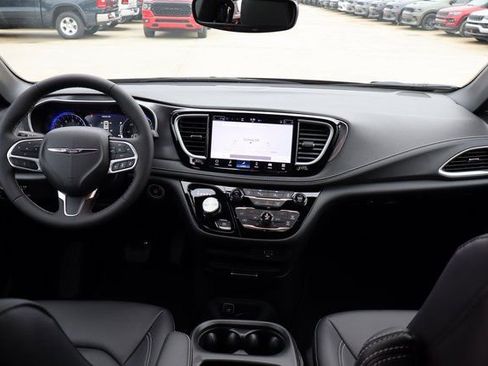 New 2026 Chrysler Pacifica Select FWD image 42