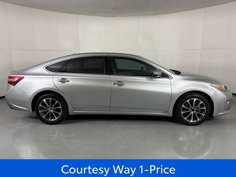 Used 2018 Toyota Avalon XLE w/ All Weather Liner Package FWD image 12