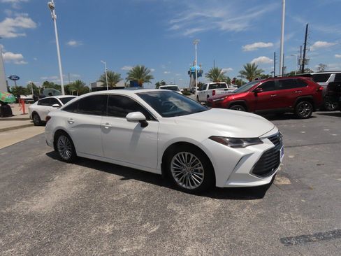 Used 2022 Toyota Avalon Limited w/ Advanced Safety Package FWD image 6