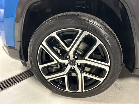 Used 2025 Jeep Compass Limited w/ Elite Group AWD/4WD image 9